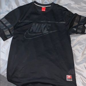 Men’s Nike mesh short sleeve shirt